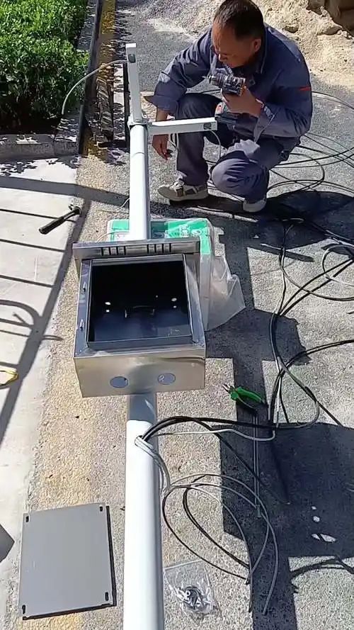 監(jiān)控安裝工的日常生活與挑戰(zhàn):守護(hù)安全的無名英雄 監(jiān)控安裝工的日常生活與挑戰(zhàn):守護(hù)安全的無名英雄